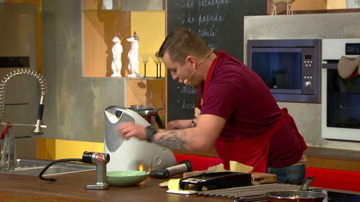 Martin rýchlo hasí oheň